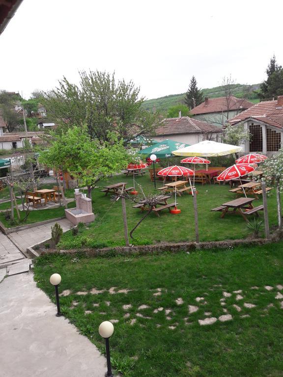 Hotel Slanchevata Kashta Krushuna Exterior foto