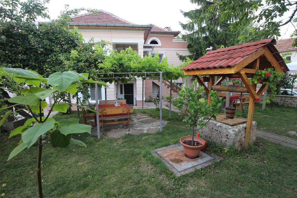 Hotel Slanchevata Kashta Krushuna Exterior foto